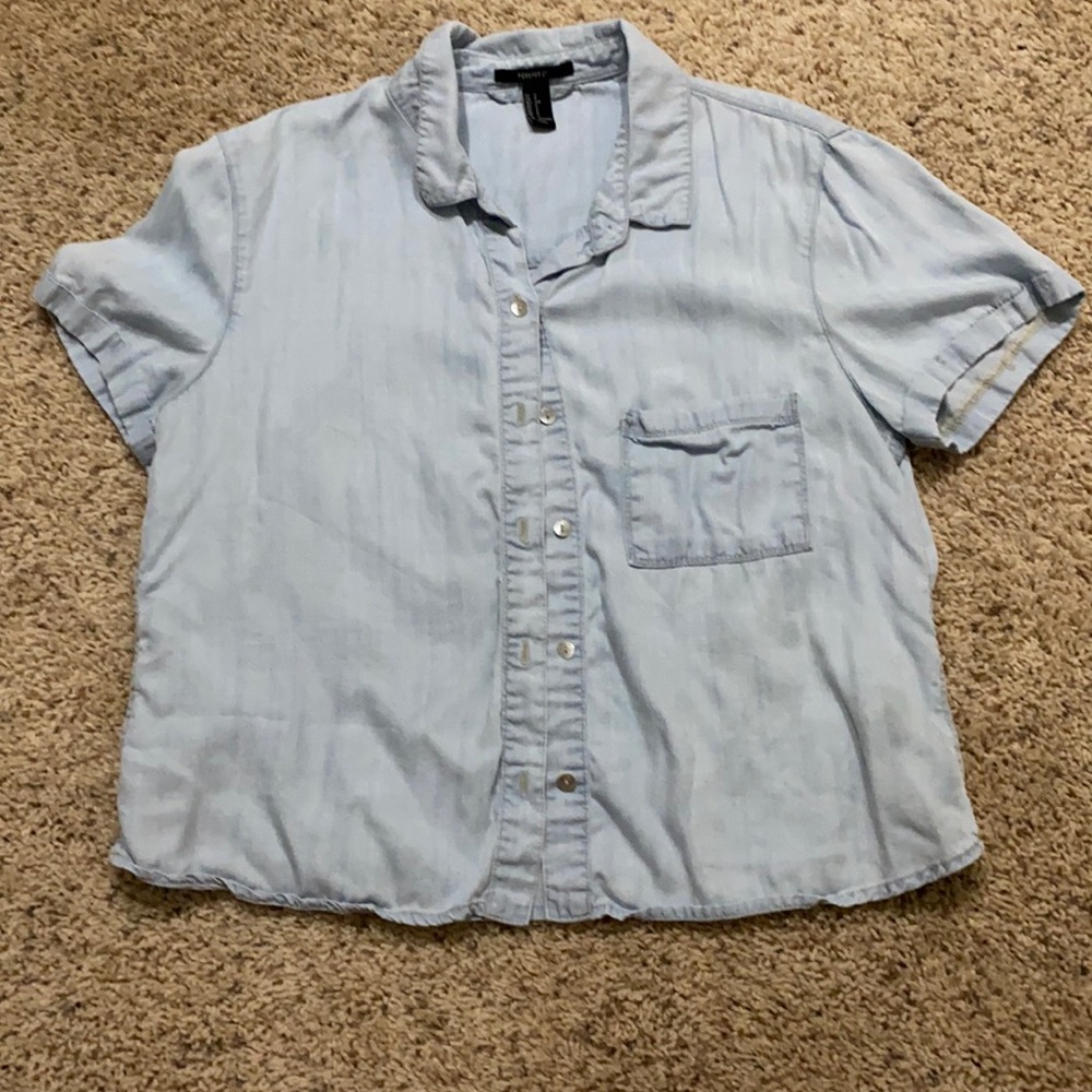 Button up forever21 shirt. 💘